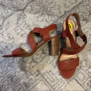 NWT Avellini Red brown leather buckle heel sandal